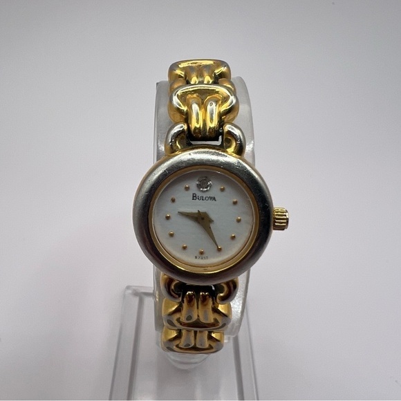 VTG Bulova Women’s Quartz Watch Gold Tone Bracelet Diamond Accent - Picture 4 of 16
